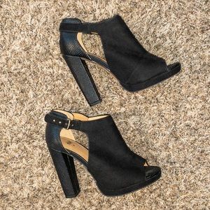 Peep toe wedge